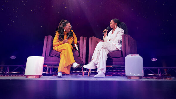 Poster phim Ánh sáng ta mang: Michelle Obama và Oprah Winfrey
