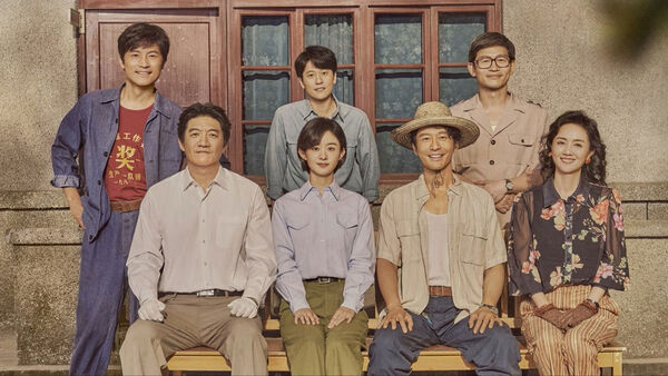 Poster phim Chuyện Lớn Nơi Thành Phố Nhỏ