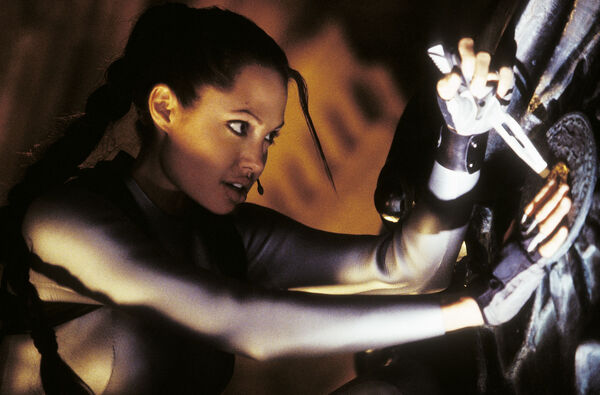 Poster phim Lara Croft: Kẻ Cướp Lăng Mộ – Cái Nôi Của Sự Sống