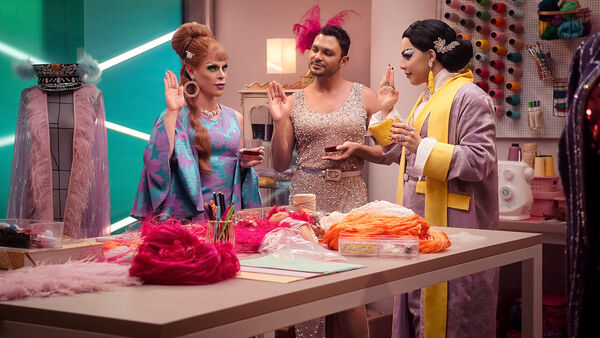 Poster phim Nữ hoàng drag ra đời
