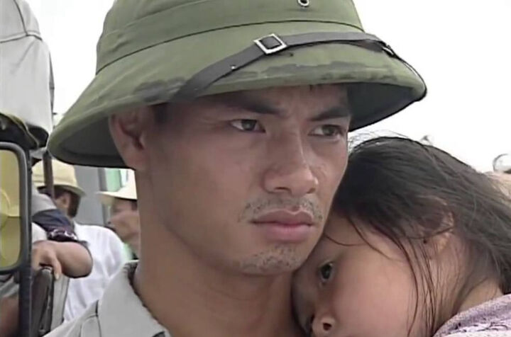 Tập 2 phim Sóng Ở Đáy Sông
