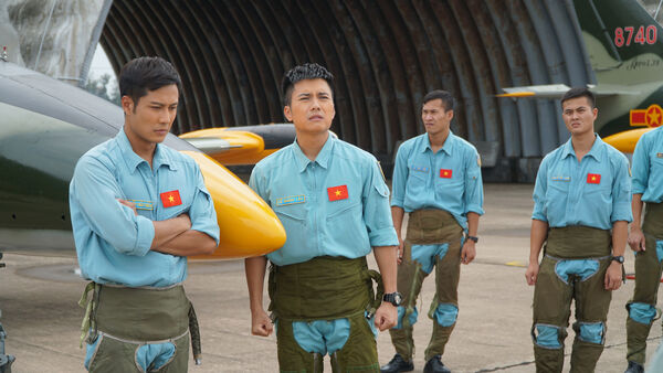 Poster phim Yêu Hơn Cả Bầu Trời