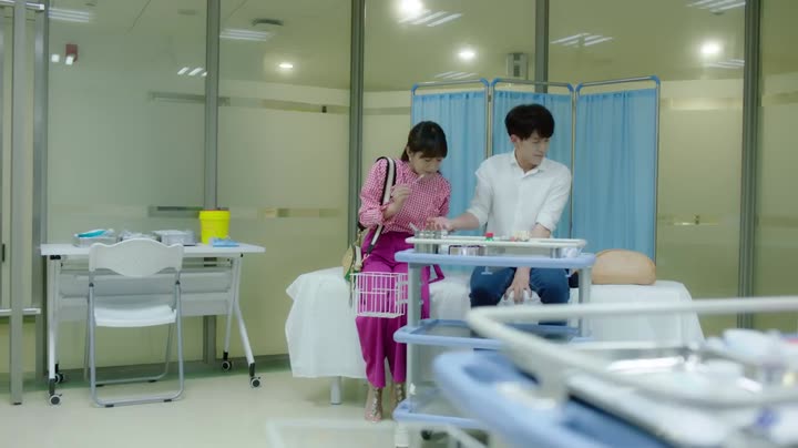 Tập 2 phim Truy Cầu : Hoa Khôi Ngoại Mạn Đấu Đầu Ngốc Bạch Ngọt